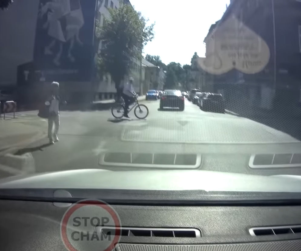 Kłótnia kierowcy z rowerzystą to hit sieci! 