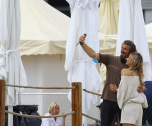 Koroniewska z Dowborem całują się na plaży