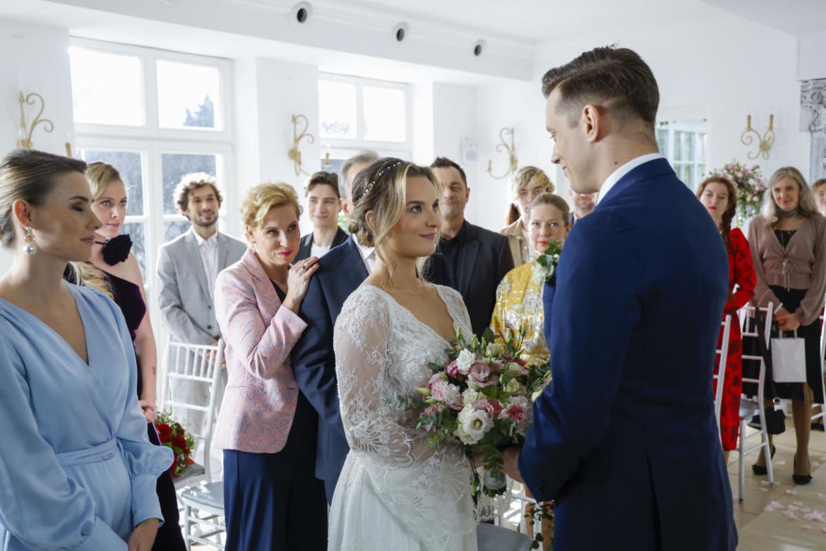 	Na Wspólnej odc. 3770. Kasia (Julia Chatys), Darek Żbik (Michał Mikołajczak), Eliza (Katarzyna Chorzępa)