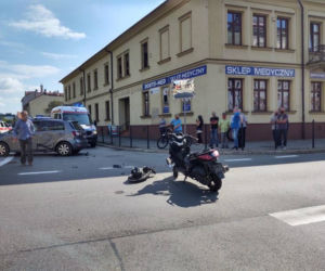 Wypadek w Nowym Sączu! Osobówka zderzyła się ze skuterem