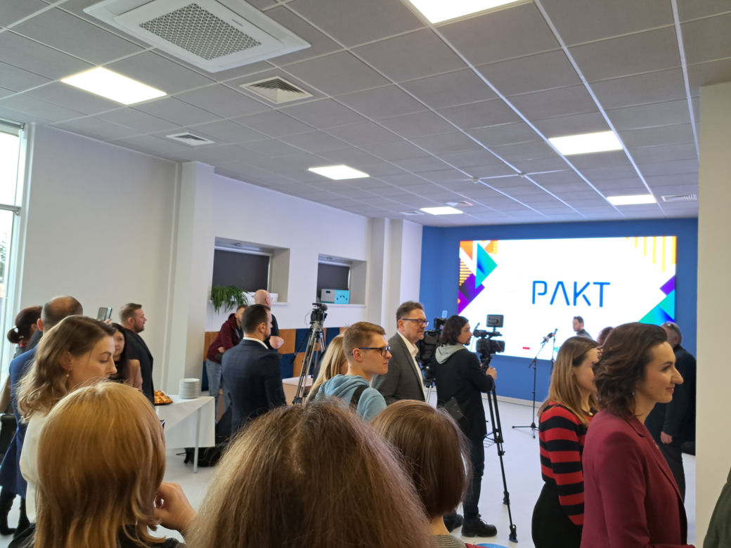 Pracownia Aktywnego Korzystania z Technologii PAKT w Tarnowie