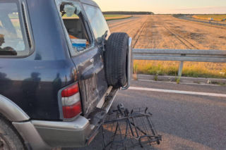 17-latek z gminy Kościan uderzył motorowerem w samochód. Doznał poważnych obrażeń