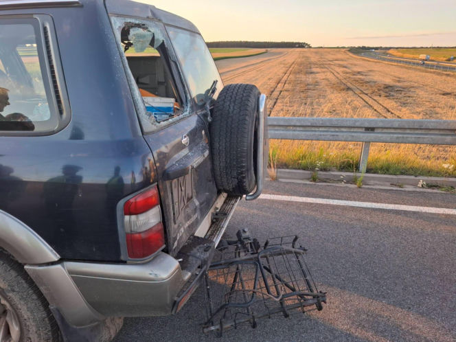 17-latek z gminy Kościan uderzył motorowerem w samochód. Doznał poważnych obrażeń