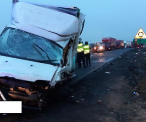 Radomsko: Zderzenie busa z tirem na DK 42. Nie żyje 55-latek, droga jest teraz ZABLOKOWANA 