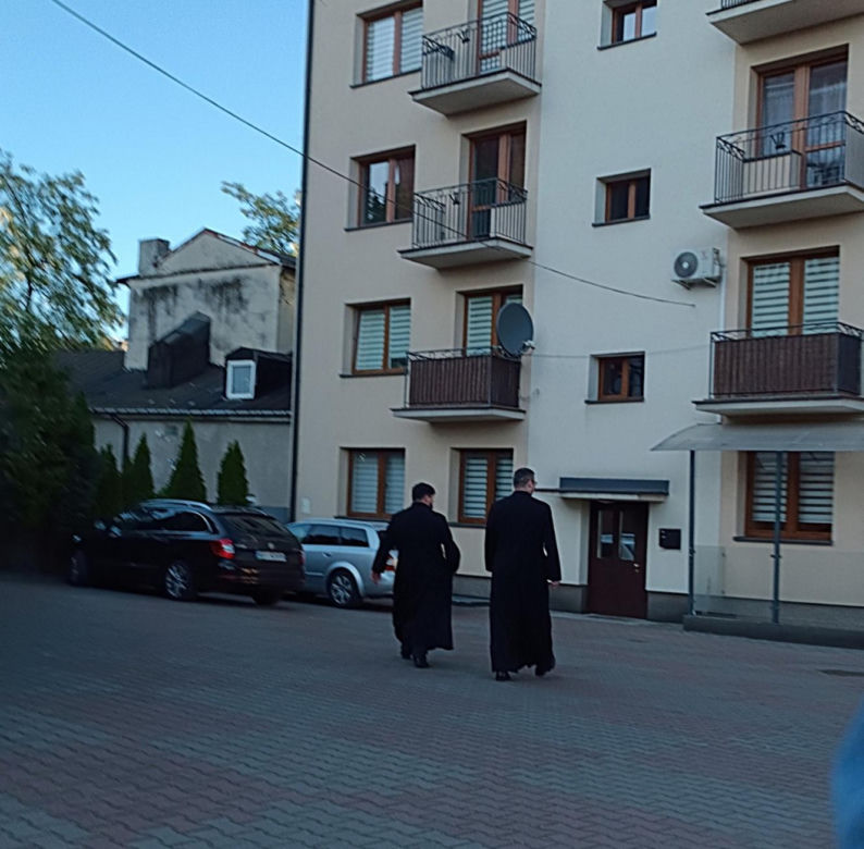 Ksiądz podejrzany o molestowanie nastolatek zatrzymany w Anglii