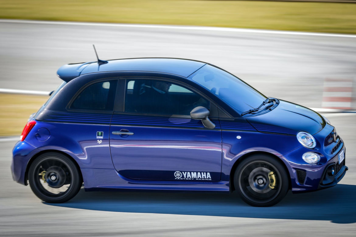 Abarth 595 Monster Energy Yamaha i Scorpioneoro