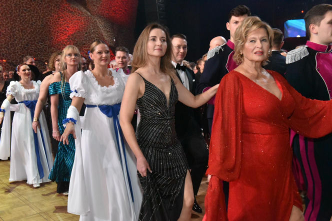 XIV Marszałkowski Bal Dobroczynny w CKK Jordanki. Zdjęcia ze środka. Efektowne kreacje VIP-ów