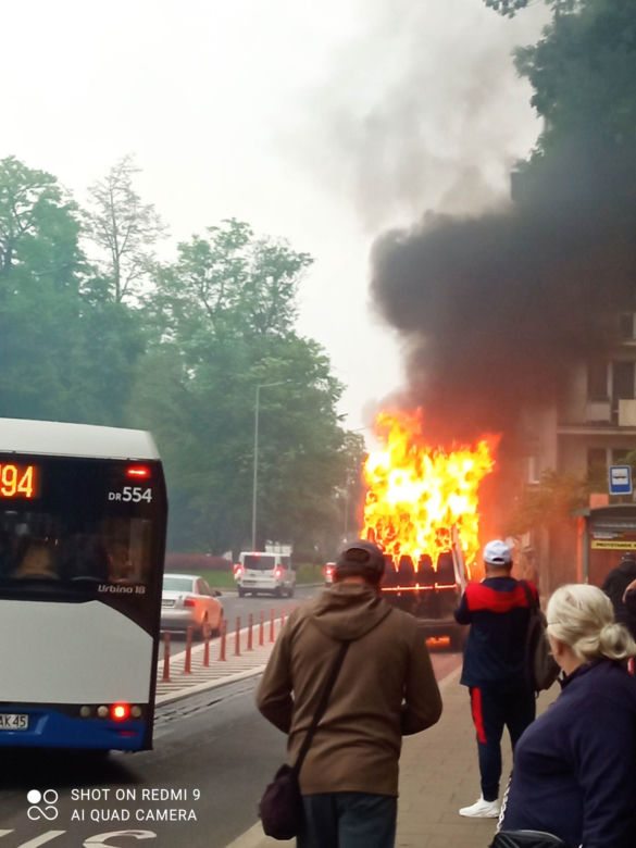 Pożar busa w Krakowie. Utrudnienia pod Jubilatem