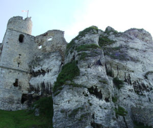 To najpiękniejszy zamek w województwie śląskim. Znajduje się w malowniczej wsi