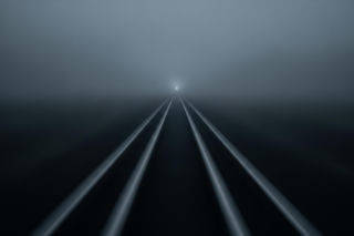 Śmiertelny wypadek pod Radomiem. Co wydarzyło się na torach we wtorkowy wieczór?