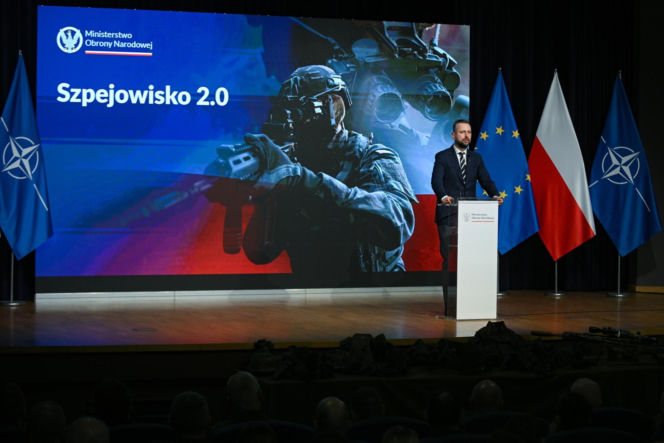 Szef MON Władysław Kosiniak-Kamysz podczas konferencji "Szpejowisko 2.0" w siedzibie Dowództwa Wojsk Obrony Terytorialnej w Zegrzu