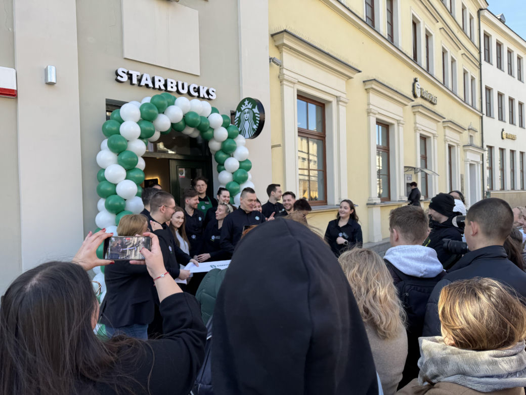 Pierwszy Starbucks w Lublinie otwarty! Jak lokal wygląda w środku? 