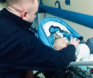 Dzidziuś podrzucony policjantom