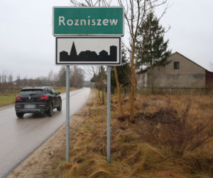 Makabra w Rozniszewie. Mąż zabił żonę i ranił syna	