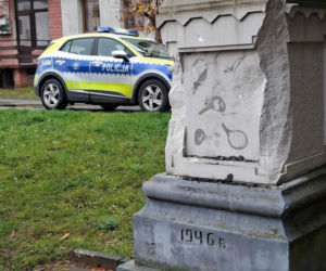 Zdemolowali pomnik żołnierzy radzieckich w Starachowicach. To nie pierwszy raz
