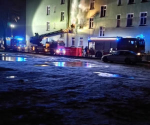 Brzeg: Pożar, śmierć w domu i EWAKUACJA mieszkańców! [ZDJĘCIA]