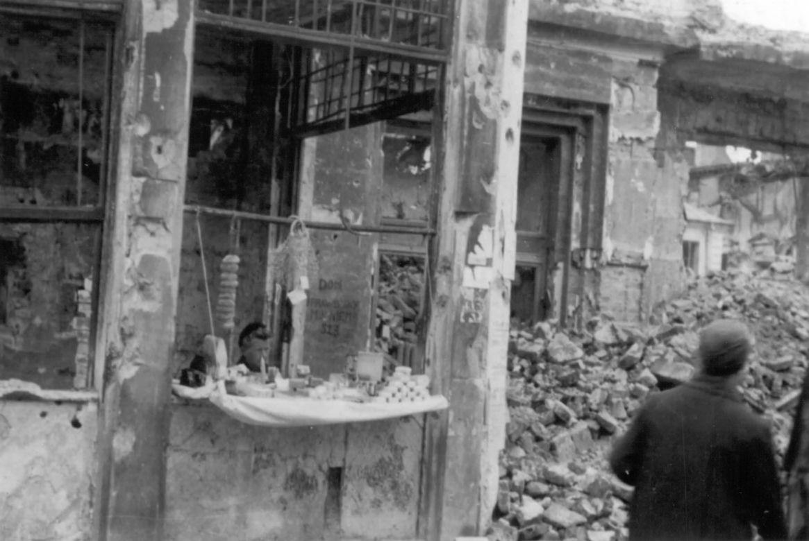 Powstaniec Zbigniew Grochowski: Fotografowałem powstanie i ruiny Warszawy