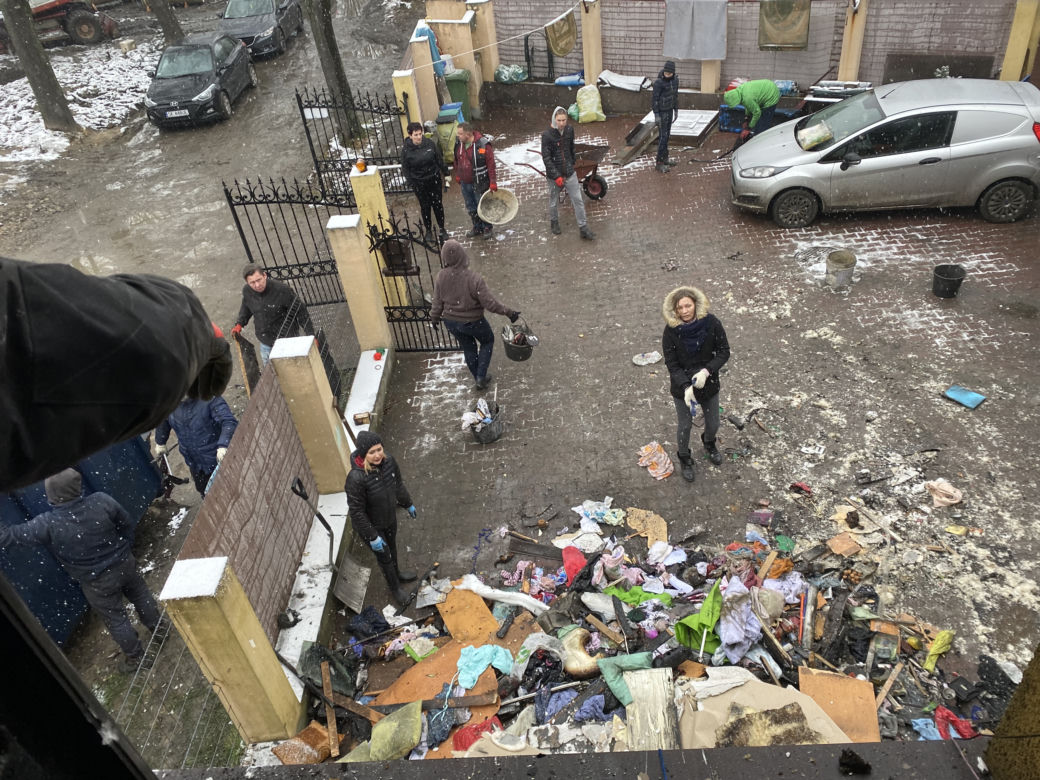 W ogniu stracili wszystko. "Wyniosłem córkę na rękach do żony na balkon, sam wyskoczyłem przez okno"