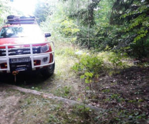 SZOKUJĄCY wypadek w Łososinie Dolnej. Paralotniarz spadł na ziemię z dużej wysokości 