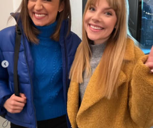 Na sygnale na planie. Sonia (Natalia Rewińska), Basia (Anna Wysocka-Jaworska)