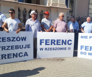 Mieszkańcy Rzeszowa manifestowali za pozostaniem prezydenta Ferenca na stanowisku
