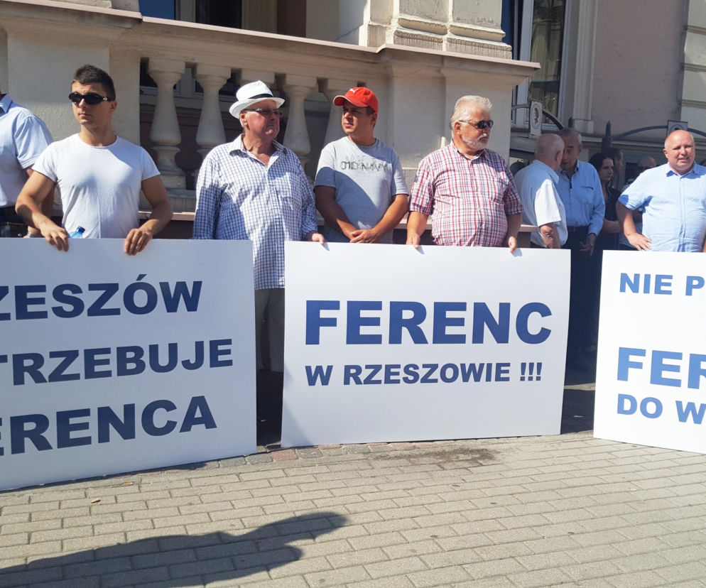Mieszkańcy Rzeszowa manifestowali za pozostaniem prezydenta Ferenca na stanowisku