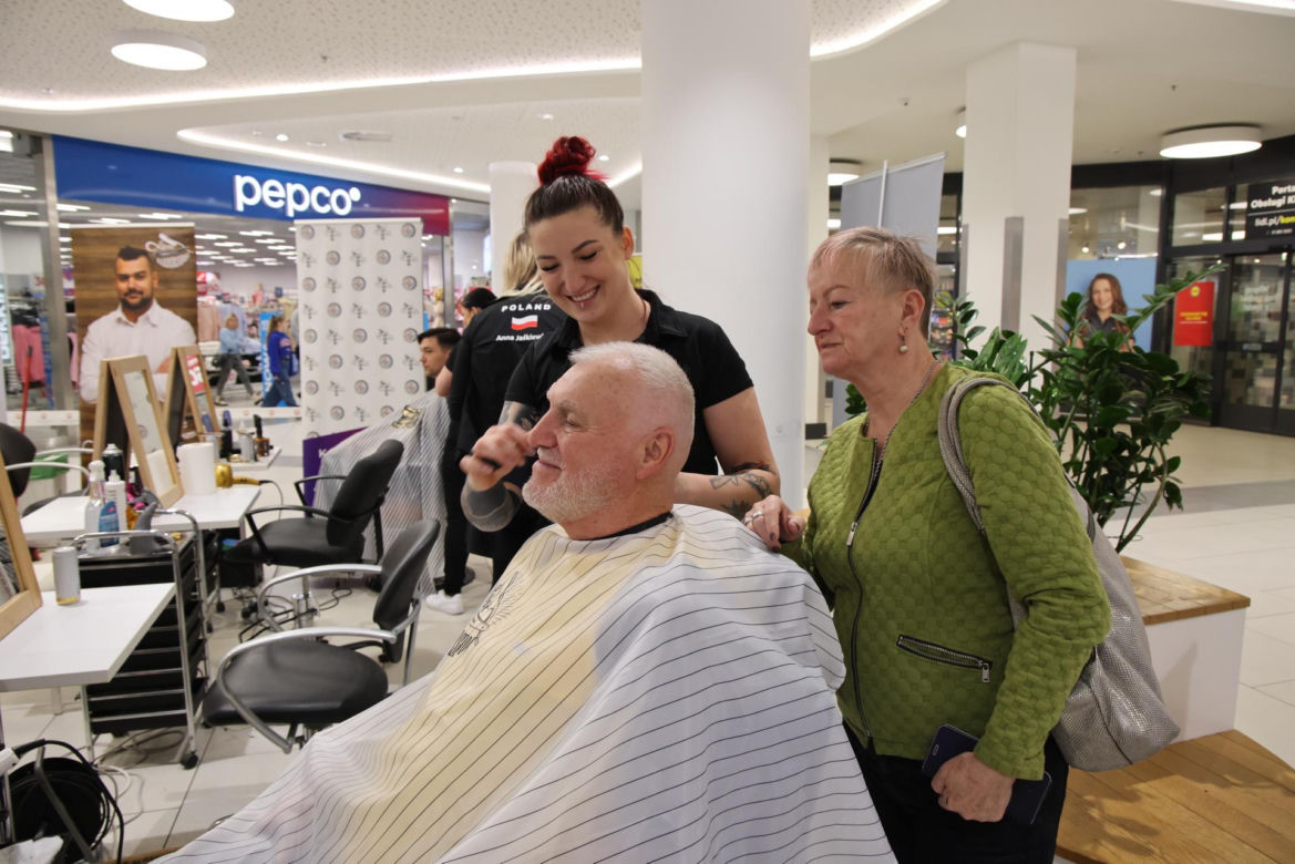 Opole. Akcja "Fryzjerzy dla WOŚP" w ramach 33. Finału Wielkiej Orkiestry Świątecznej Pomocy