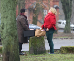 Katarzyna Bosacka w parku