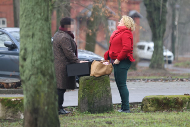 Katarzyna Bosacka w parku