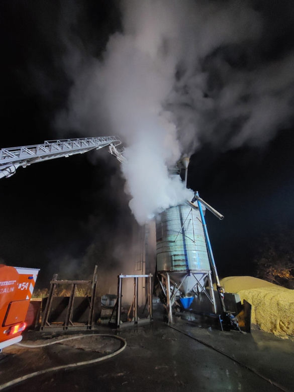 Lubelskie: Nocny pożar kukurydzy. 20 ton ziaren stanęło w ogniu!