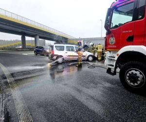 Wypadek i pożar auta na S8 w Łódzkiem