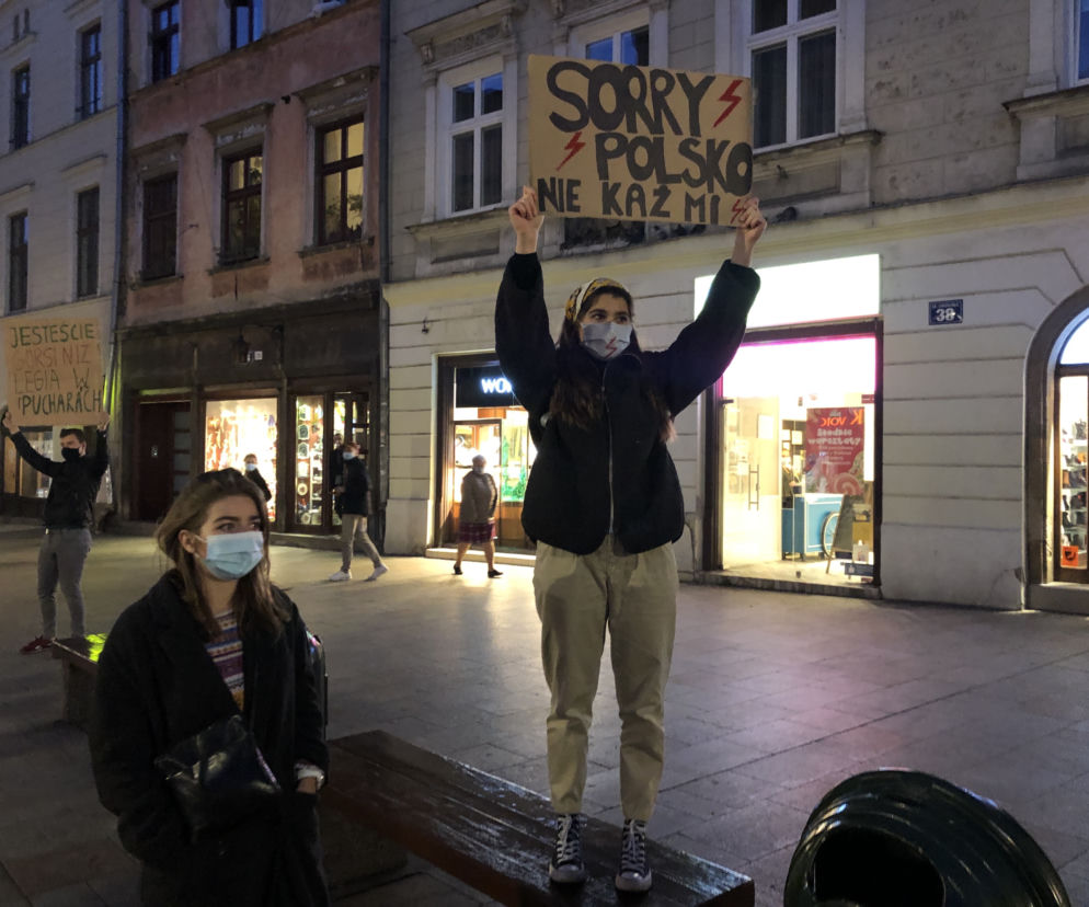 Kilka tysięcy osób na kolejnym proteście w Krakowie przeciw zaostrzeniu prawa aborcyjnego