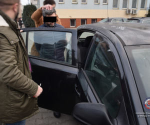 Gruzini okradli listonosza. Zabrali mu blisko 20 tys. złotych