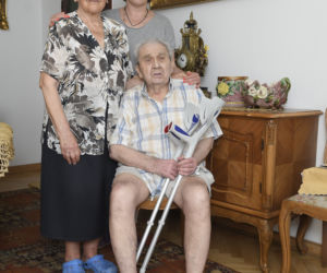 Wypisali emeryta o północy ze szpitala