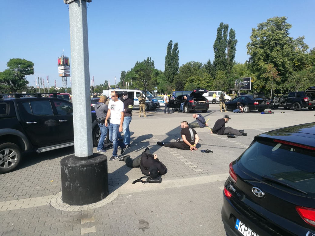 Wielka akcja policji i antyterrorystów na al. Pokoju w Krakowie