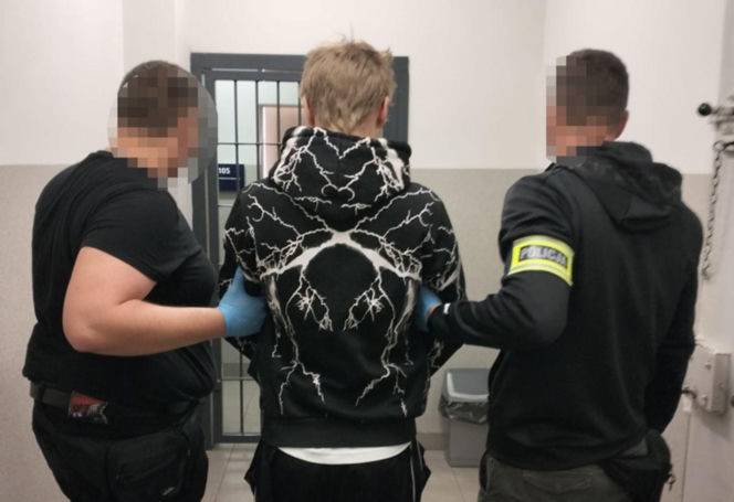 24-latek podczas kłótni miał zaatakować nożem młodszego znajomego. Ranny 21-latek zdołał uciec z mieszkania