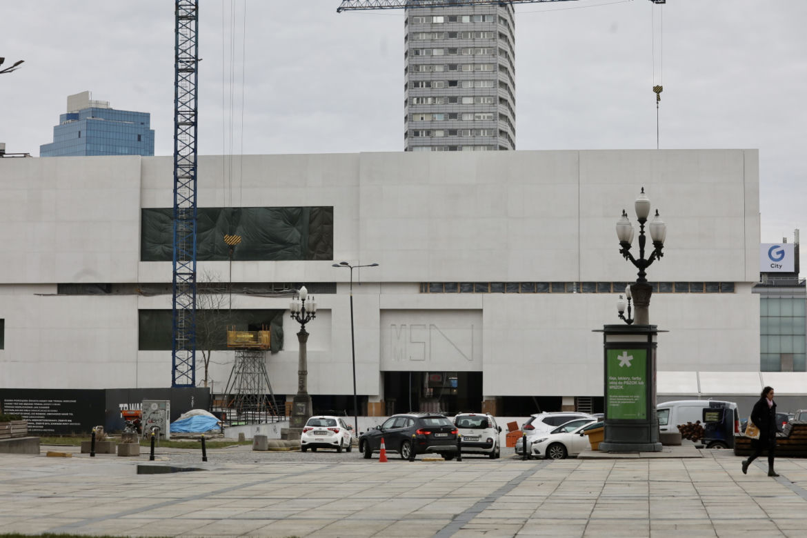 Muzeum sztuki dzieli warszawiaków. Mówią, że jest jak wielka trumna