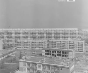 Popowice - na pierwszym planie przedszkole nr 104 przy ul. Niedźwiedziej, ok. 1975 r.