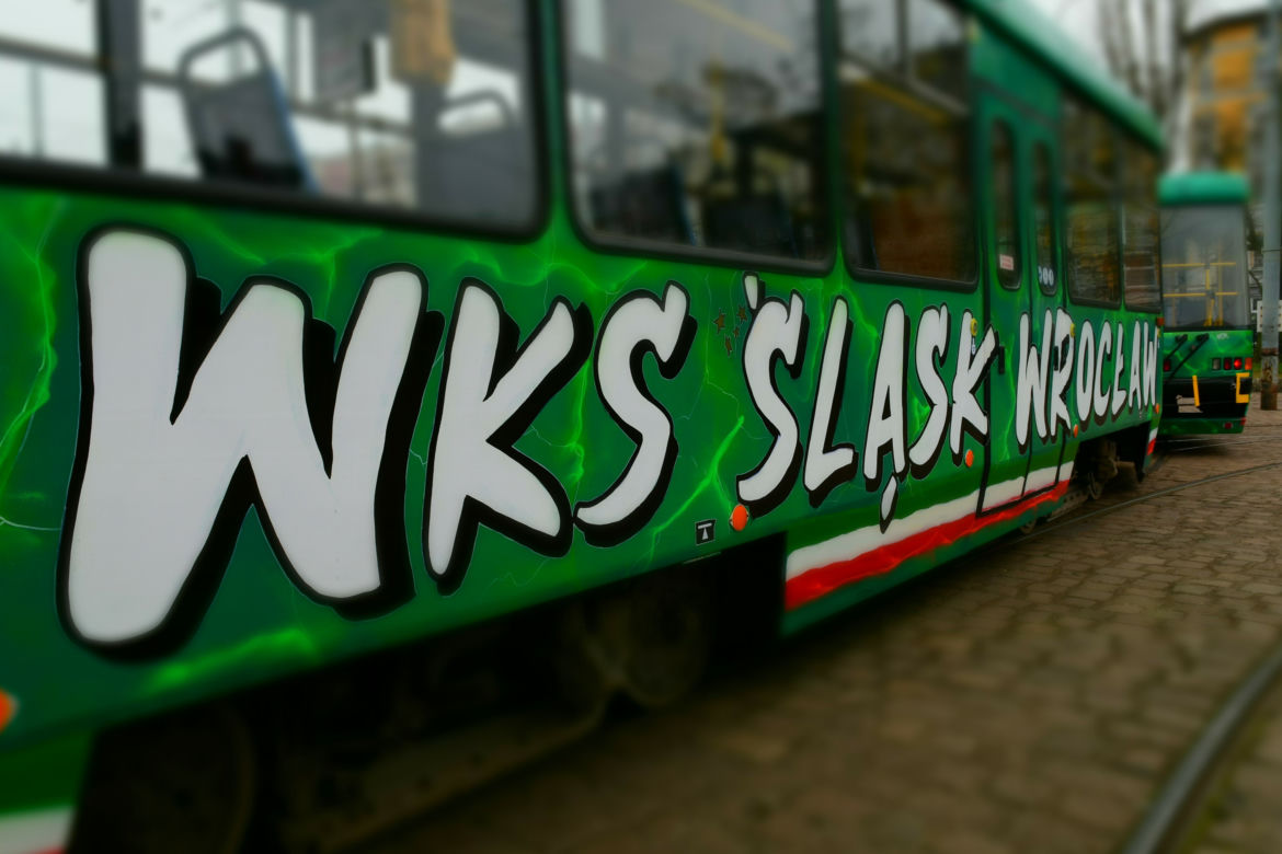 Tramwaj MPK pomalowany w barwy Śląska Wrocław