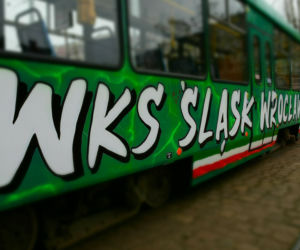 Tramwaj MPK pomalowany w barwy Śląska Wrocław