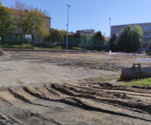 Przy Pałacu Młodzieży w Tarnowie powstaje boisko wielofunkcyjne
