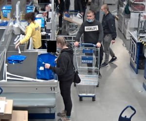 Rozpoznajesz te osoby? Są ścigane przez bydgoską policję za kradzież tożsamości!