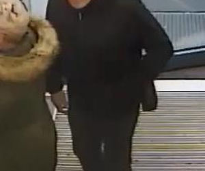 Okradał drogerię niedaleko Torunia. Rozpoznajesz tego mężczyznę?