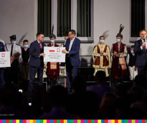 Premier Mateusz Morawiecki przyjechał na Podlasie i rozdaje czeki 