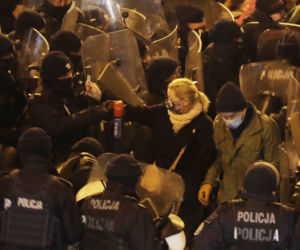 Barbara Nowacka w marszu kobiet w kolejnym dniu protestu