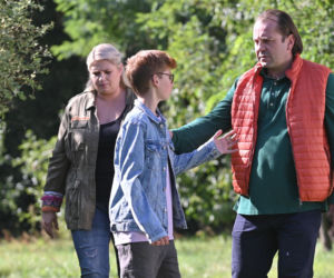 Barwy szczęścia odc. 2383. Aldona (Elżbieta Romanowska), Borys (Jakub Wieczorek), Aleks (Hubert Wiatrowski)