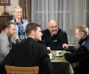 	Ojciec Mateusz 23 sezon. Ksiądz Mateusz (Artur Żmijewski), Walery Opałek (Mikołaj Roznerski), Nocul (Michał Piela), Antoni Dziubak (Bartłomiej Firlet), Natalia (Kinga Preis)
