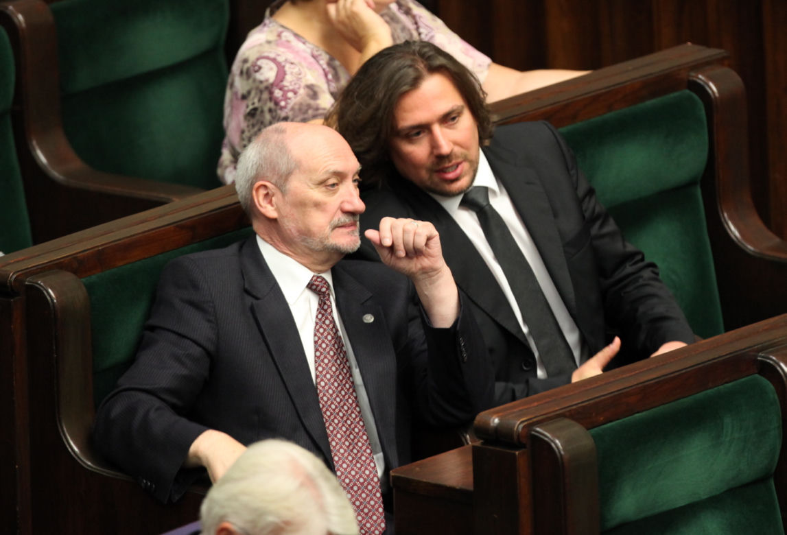 Antoni Macierewicz chce powrotu agenta Tomka do PiS?