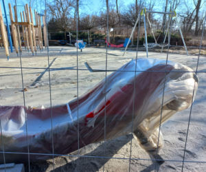Statek w naprawie, pająk już jest. Trwa modernizacja placu zabaw w Parku Tysiąclecia w Lesznie