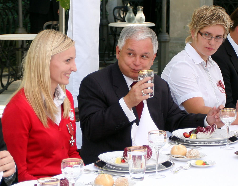 Lech Kaczyński i Jarosław Kaczyński na sportowych zdjęciach